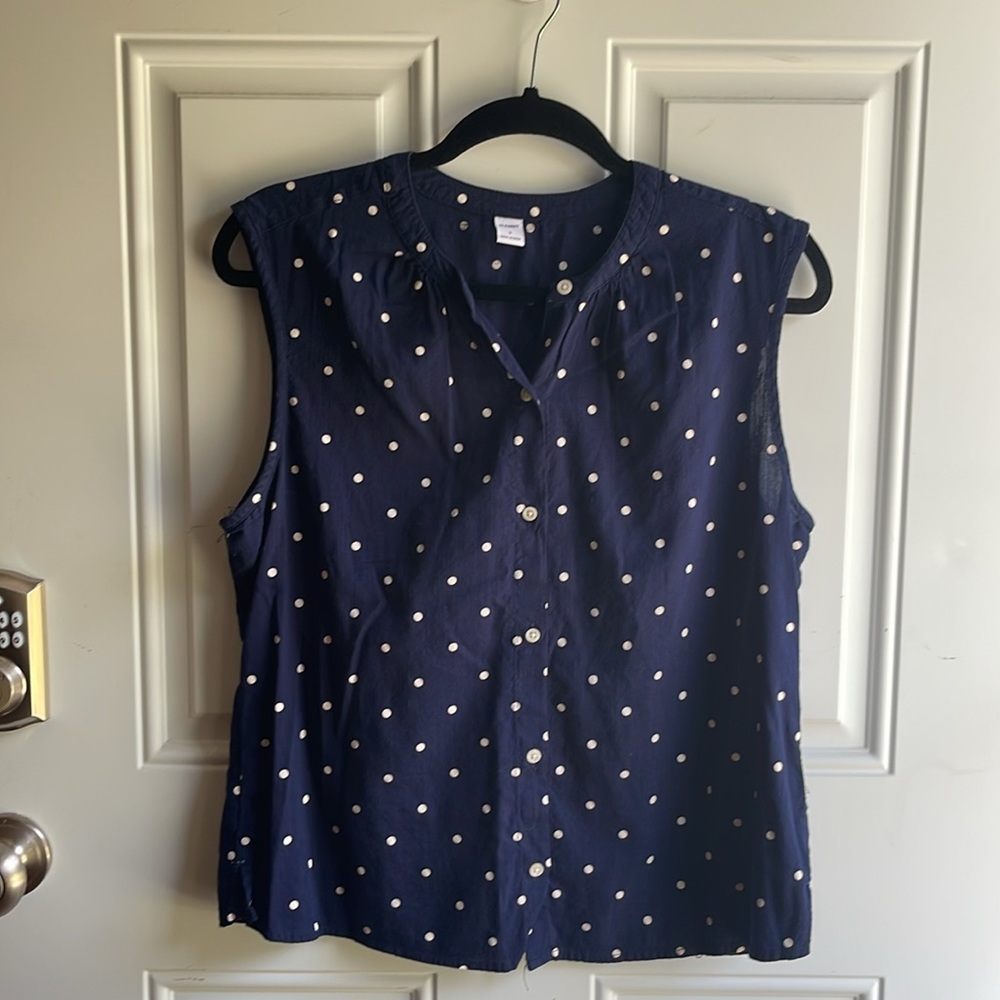 Old Navy top, size small, navy w/while polka dots.